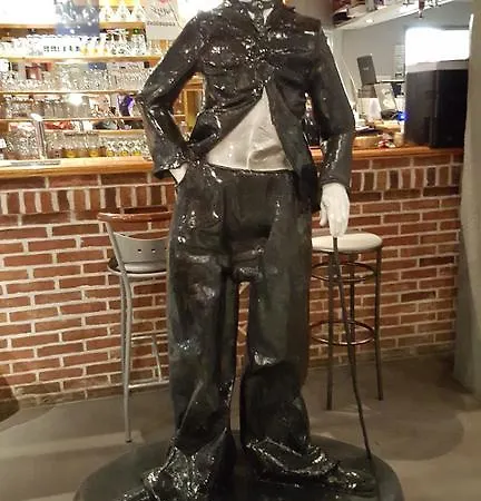 Le Corner's Pub * אלברט